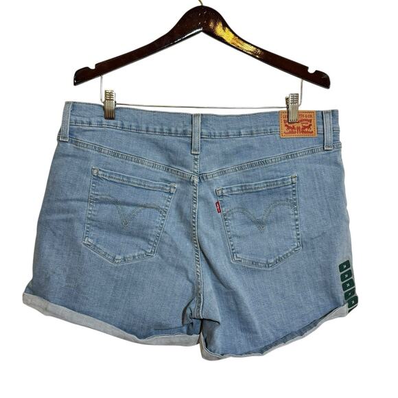 Levis Mid Length Women’s Hypersoft Mid Rise Shorts Light Wash Waist 34 NWT - Picture 2 of 5